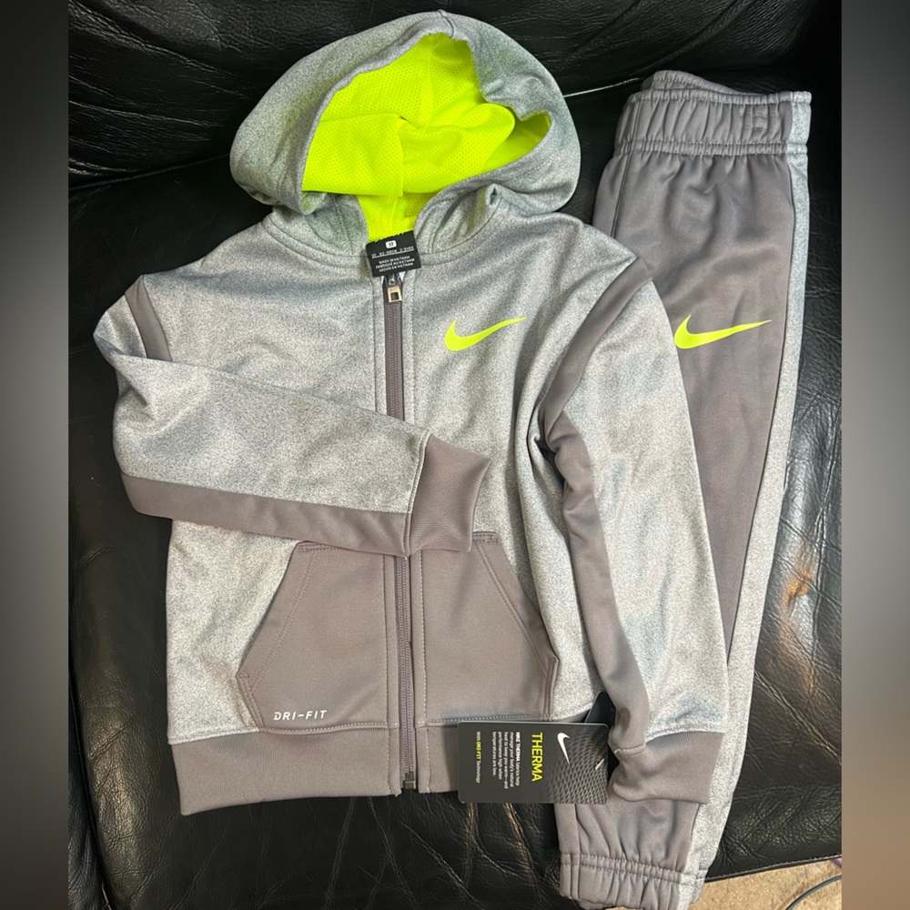 New with tags Nike dri-fit sweatsuit set